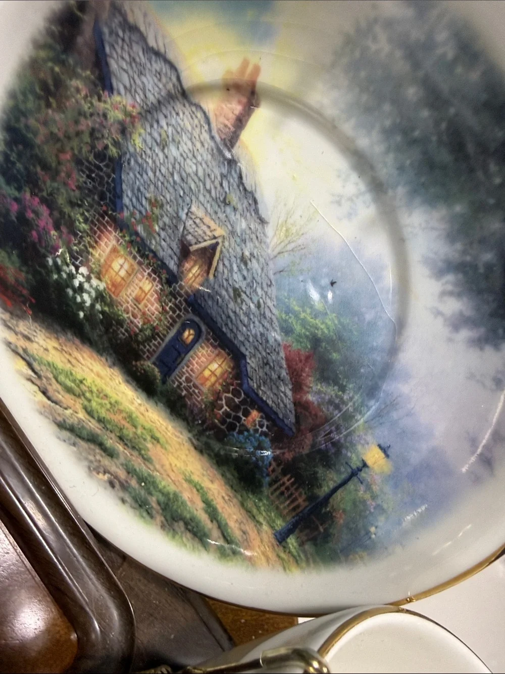 Thomas kinkade moonlight cottage cup and plate set with stand